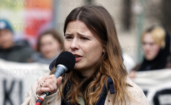 Luisa Neubauer speaks during a demonstration by Fridays for Future for compliance with climate targets and the resignation of Transport Minister Volker Wissing at the Federal Ministry of Transport, Berlin, 31 March 2023