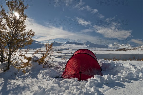 Tent in mountain landscape, Sarek National Park, Laponia World Heritage Site, Norrbotten, Lapland, Sweden, snowy landscape, winter, Scandinavia, Europe