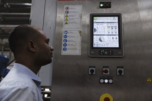 BENIN TEXTILE CORPORATION BENIN, Glo-Djigbe, 07.03.2024. Dyeing of natural fibres in a production facility in Africa near Cotonou in Benin