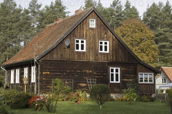 Masurian wooden house in autumn, farmhouse, architecture, building, Masuria, Poland, Masuria, Poland, Europe