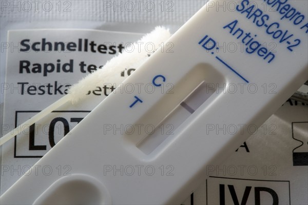 Negative corona antigen rapid test, lay test, self-test, for the detection of SARS-CoV-2 infection, test result negative