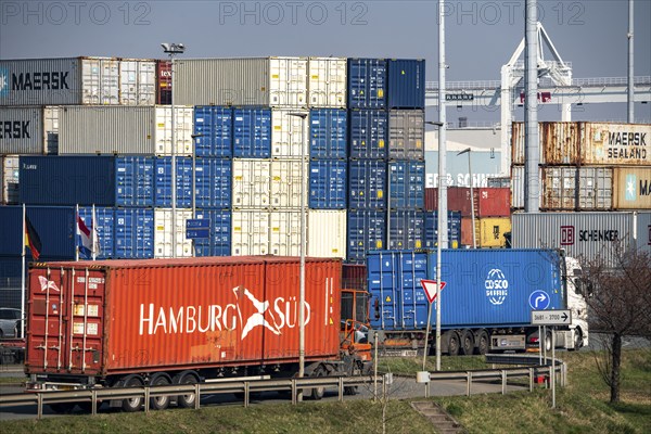 Port of Duisburg Ruhrort, DeCeTe, Duisburger Container-Terminal, container loading, loading and unloading, Duisport, Duisburger Hafen AG, Duisburg, North Rhine-Westphalia, Germany, Europe