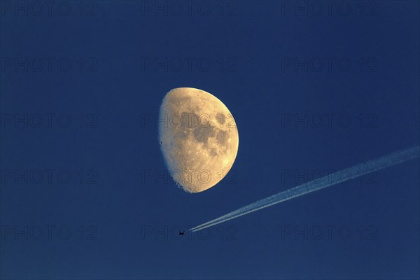 Moon, Luna, crescent, waxing, night, darkness, planets, solar system, moon phase, with aeroplane, Ellerstadt, Germany, Europe