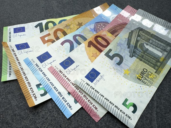 Symbol photo Cash Banknotes euro banknotes lying fanned out on top of each other, Germany, Europe