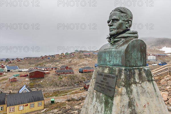 Bronze statue of Ejnar Miki Mikkelsen, Danish polar explorer and author, founder of Ittoqqortoormiit, Inuit settlement Ittoqqortoormiit, Scoresbysund or Scoresby Sund or Greenlandic Kangertittivaq, East Greenland, Greenland, North America