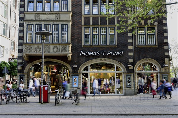 Germany, Hamburg, City, Mönckebergstraße, Boutique Thomas I Punkt, Passers-by in motion, Hamburg, Hamburg, Federal Republic of Germany, Europe