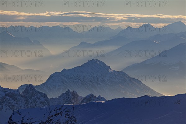 Mountain peaks above high fog, evening light, winter, haze, backlight, view from Zugspitze to Stubai and Ötztal Alps, Upper Bavaria, Bavaria, Germany, Europe