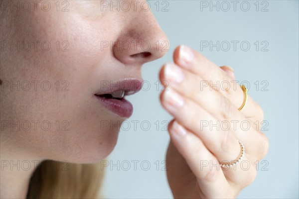 Bad breath, symbolic image