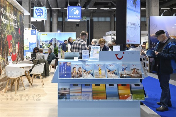 Exhibition stand Tui brochures