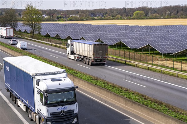 Solar park near Neukirchen-Vluyn, along the A40 motorway, over 10, 000 solar modules spread over 4.2 hectares, generating 6 million kilowatt hours per year, North Rhine-Westphalia, Germany, Europe