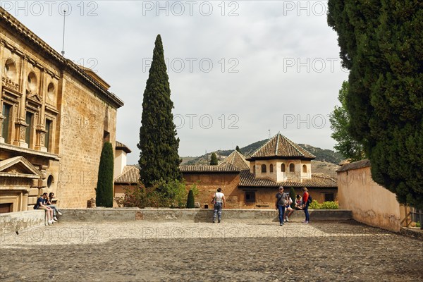 Nasrid Palaces, view of the Sala de los Abencerrajes in the Alhambra, tourists, Granada, Andalusia, Spain, Europe