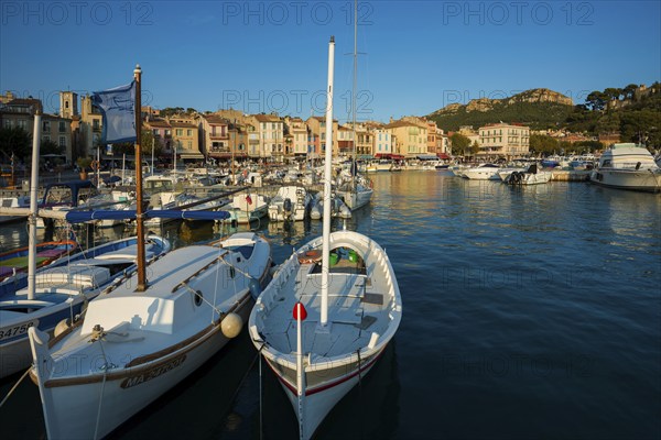 Harbour, sunset, Cassis, Bouches-du-Rhone, Provence-Alpes-Côte d'Azur, South of France, France, Europe