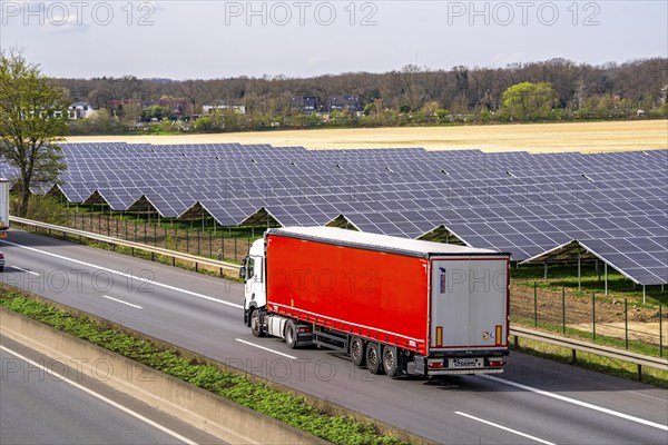 Solar park near Neukirchen-Vluyn, along the A40 motorway, over 10, 000 solar modules spread over 4.2 hectares, generating 6 million kilowatt hours per year, North Rhine-Westphalia, Germany, Europe