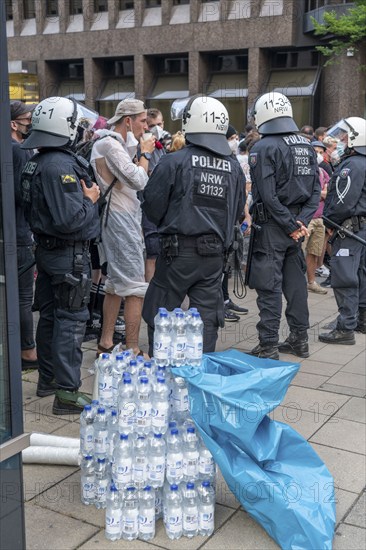 Police operation at a demonstration against the planned assembly law in North Rhine-Westphalia, in Düsseldorf, various left-wing groups and football fans, Ultras, from Fortuna Düsseldorf and 1.FC Köln, protest, police supply demonstrators with water, North Rhine-Westphalia, Germany, Europe