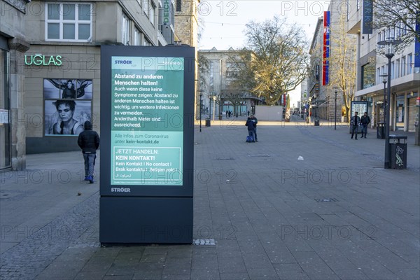 Call to keep distance, advertising campaign of the outdoor advertising company Ströer and t-online, LED screen, digital advertising monitors, effects of the corona crisis in Germany, Essen, Kettwiger Straße, pedestrian zone