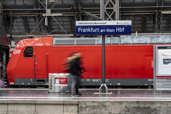 Platform at the main railway station in Frankfurt am Main, Hesse, Germany, Europe