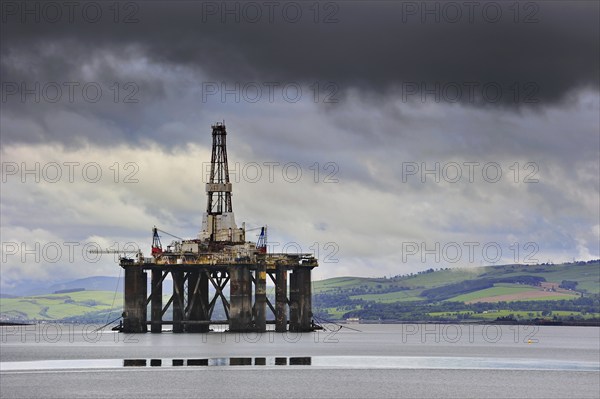 Oil rig, oil drilling platform waiting to be repaired in Cromarty Firth near the port of Invergordon, Easter Ross, Ross and Cromarty, Highland, Scotland, United Kingdom, Europe