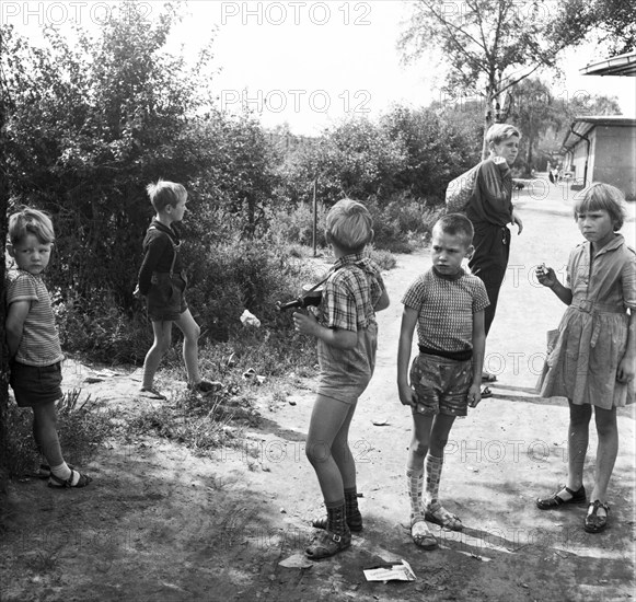 DEU, Germany, Dortmund: Personalities from politics, business and culture from the 1950s in Hanover. These emergency flats with their residents, the poor, homeless, the child-rich, single parents from the years 1955-6 later became homeless shelters, Europe