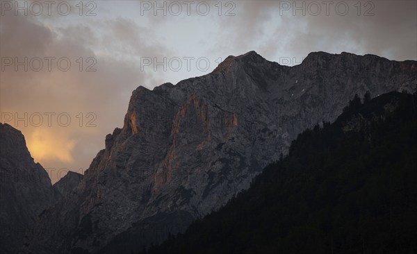 The Kaiser Mountains glow in the sunrise in Kufstein, 10.07.2024