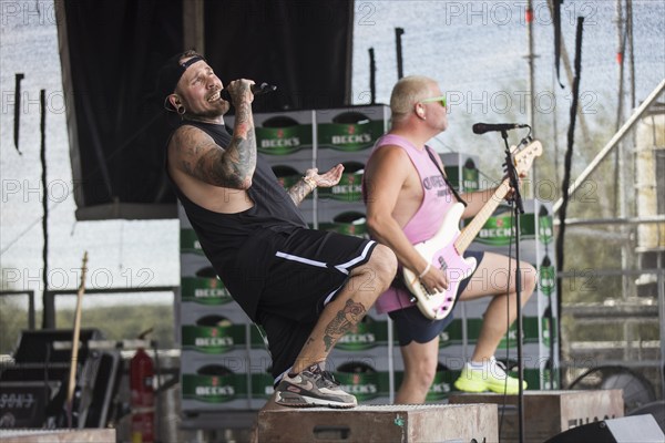 Matthias Engst (singer) and Chris Wendel (bassist) from the band Engst on the beach in front of the Becks Beach Stage at the Highfield Festival on Saturday, Störmthaler See, 17/08/2024