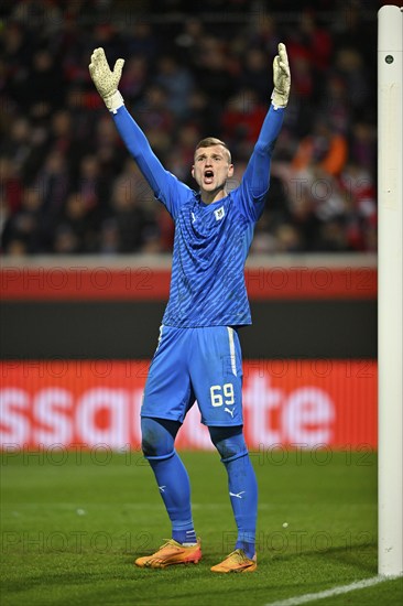 Goalkeeper Matevz Vidovsek NK Olimpija LjublJjana (69) Gesti, k gesture, UEFA Conference League, Voith-Arena, Heidenheim, Baden-Württemberg, Germany, Europe