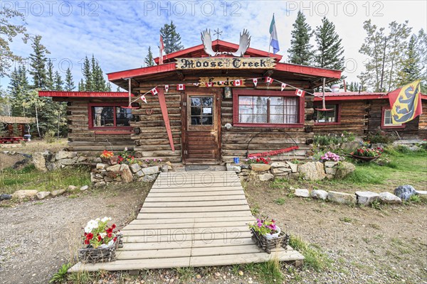 Lodge, Moose Creek Lodge, pub, café, Klondike Highway, Yukon, Canada, North America