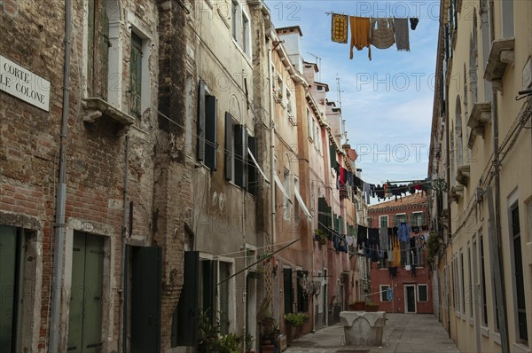 Alley in Venice with washing lines between the houses, Venice, Veneto, Italy, Europe