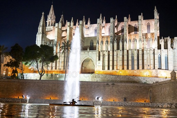 Palma de Majorca, Bay of Palma, the Cathedral of St Mary, kayakers in the lake in front of the church, Balearic Islands, Spain, Europe