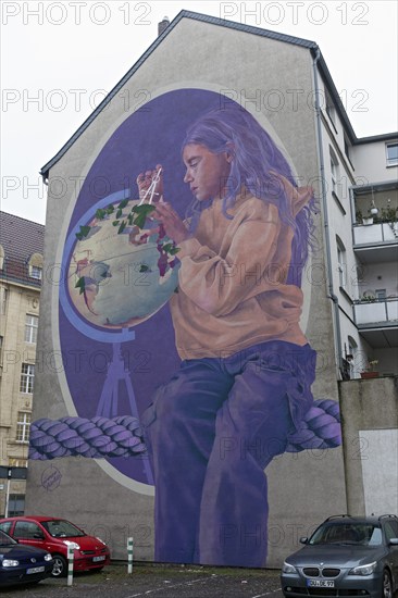 Mural, Girl with globe and compass, after a Gerhard Mercator portrait, mural by the artist duo Innerfields, Duisburg, North Rhine-Westphalia, Germany, Europe