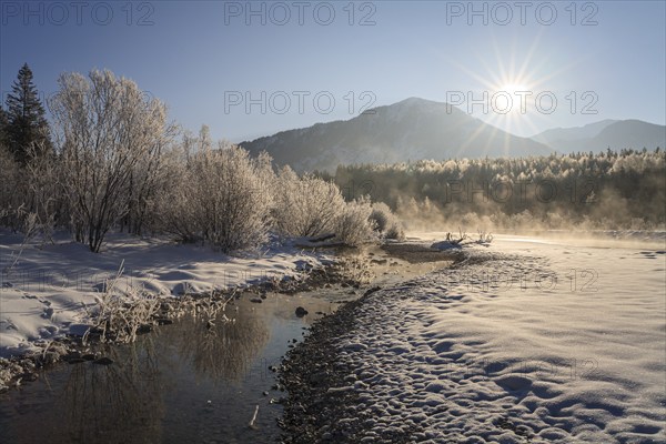 River course in winter, snow, cold, sunbeams, backlight, Isar, Karwendel Mountains, Bavaria, Germany, Europe