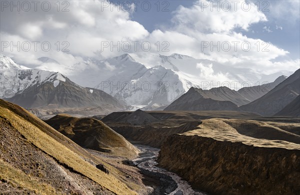 Achik Tash river, Achik Tash valley, behind glaciated and snow-covered mountain peak Pik Lenin, Trans Alay Mountains, Pamir Mountains, Osh Province, Kyrgyzstan, Asia