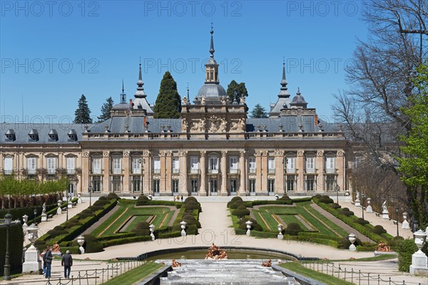 Historic palace with symmetrical formal garden and sculptures in sunny weather, Royal Castle La Granja, Palace, Palacio Real de La Granja de San Ildefonso, San Ildefonso, Segovia, Castilla y Leon, Castile and León, Spain, Europe