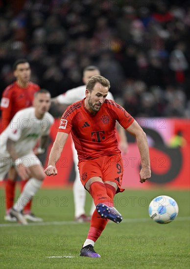 Penalty, Penalty kick Goal kick Action Goal chance Harry Kane FC Bayern Munich FCB (09) Allianz Arena, Munich, Bavaria, Germany, Europe