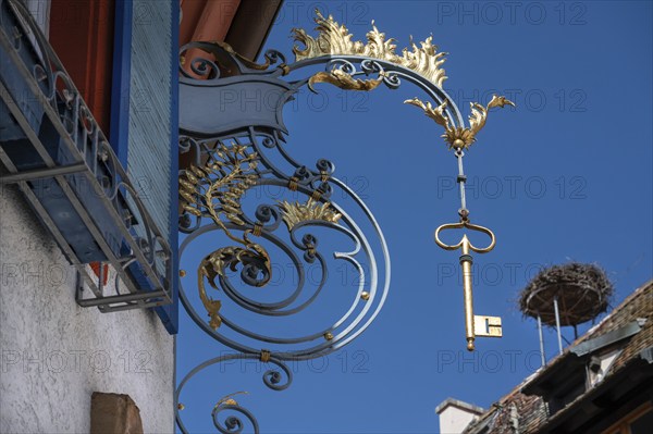 Historic nose plate with golden key, Auf dem Hof 8, Endingen, Baden-Württemberg, Germany, Europe