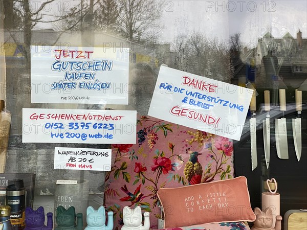 Closed shop for gift items, emergency gift service, but delivers free of charge and offers vouchers, effects of the corona crisis in Germany