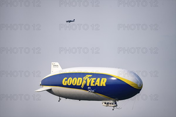 The Zeppelin NT, newly stationed at Essen/Mülheim Airport, undertakes sightseeing flights over the Rhine-Ruhr area, landing approach, Mülheim an der Ruhr, North Rhine-Westphalia, Germany, Europe