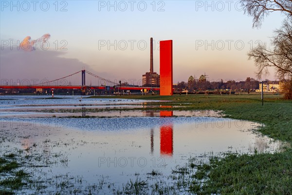 Rhine floods, Duisburg-Kaßlerfeld, floods, behind the Friedrich-Ebert-Rhine bridge, sculpture Rhine orange at the mouth of the Ruhr, Duisburg, North Rhine-Westphalia, Germany, Europe