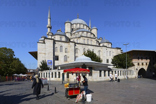 Yeni Cami or the New Mosque, Istanbul, Turkey, Asia