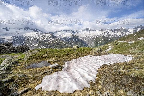 Picturesque mountain landscape with snowfield, mountain peaks with snow and glacier Schwarzensteinkees, Hornkees and Waxeggkees, Schwarzenstein summit, Hornspitzen and Großer Möseler, Berliner Höhenweg, Zillertal Alps, Tyrol, Austria, Europe