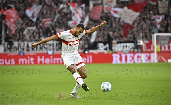 Josha Vagnoman VfB Stuttgart (04) Action on the ball MHPArena, MHP Arena Stuttgart, Baden-Württemberg, Germany, Europe