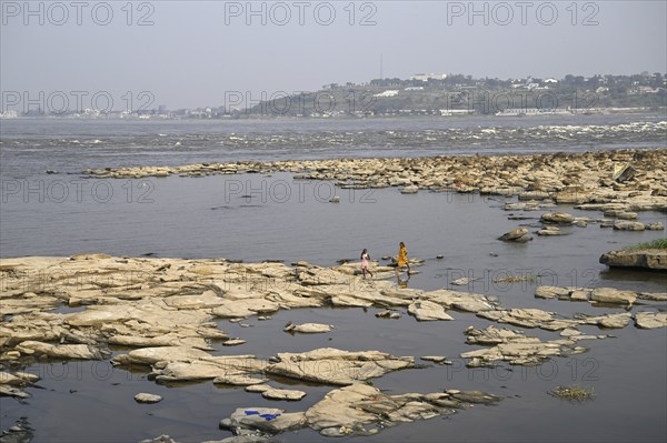 Women at the Congo River near the Malebo Pool, formerly Stanley Pool, Brazzaville, Republic of Congo