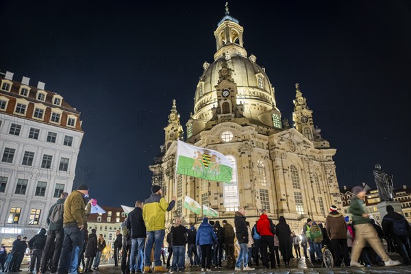 To mark 13 February and the destruction of Dresden in the Second World War, the small right-wing extremist party Freie Sachsen organised a demonstration and marched through the centre of Dresden in front of the Church of Our Lady with revanchist and fantasy flags and loudspeakers. They distorted historical facts, voiced conspiracy theories and shouted slogans that jeopardised the rule of law, Dresden, Saxony, Germany, Europe