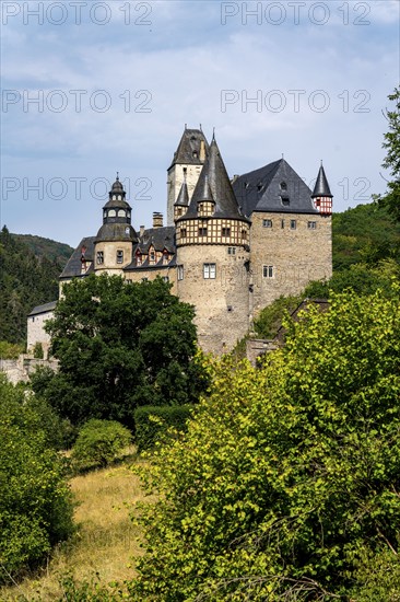 Bürresheim Castle, castle north-west of Mayen on a rocky spur in the Nettetal valley, Rhineland-Palatinate, Germany, Europe