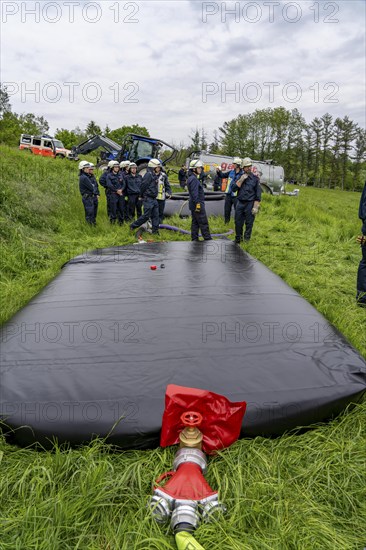 Forest fire-fighting exercise by the Essen fire brigade, the water supply was rehearsed over longer distances to the scene, water basins were set up there from which a fire-fighting helicopter can take water, 10 cubic metres capacity, North Rhine-Westphalia, Germany, Europe