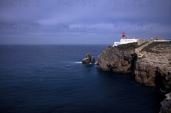 Lighthouse Farol do Cabo de São Vicente, Cape St. Vincent, Sagres, steep coast, Atlantic Ocean, Algarve, Portugal, Europe