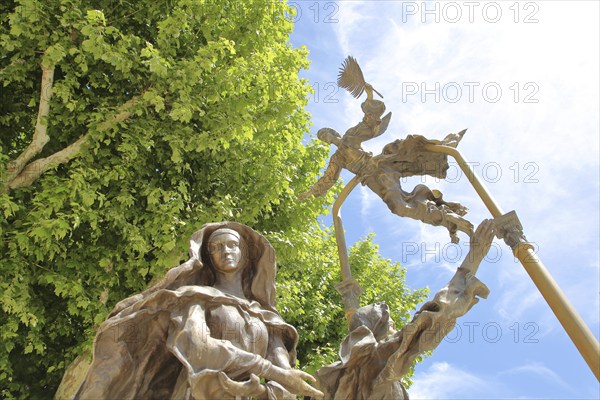 Monument to guillotined martyrs of 1794, nuns, victim, killing, beheaded, killed, guillotined, woman, execution, martyrs, sculpture, flying, air, view from below, theatre square, Orange, Vaucluse, Provence, France, Europe