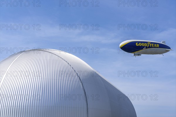 The Zeppelin NT, newly stationed at Essen/Mülheim Airport, undertakes sightseeing flights over the Rhine-Ruhr area, landing approach, airship hangar of the WDL Group, Mülheim an der Ruhr, North Rhine-Westphalia, Germany, Europe