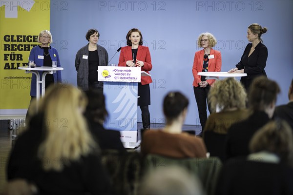 Press conference on the campaign against age discrimination against woman at work Without me you would look old with Ferda Ataman, Independent Federal Commissioner for Anti-Discrimination and Head of the Federal Anti-Discrimination Agency. A campaign by Palais Fluxx, supported by the Federal Anti-Discrimination Agency Berlin, 29.02.2024. Photographed for the Federal Anti-Discrimination Agency on behalf of the Federal Ministry for Family Affairs, Senior Citizens, Women and Youth