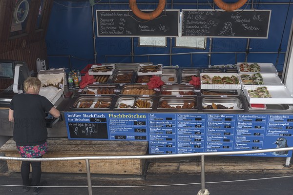 Fish sale directly from a fishing boat, Am Hafen, Wismar, Mecklenburg-Vorpommern, Germany, Europe