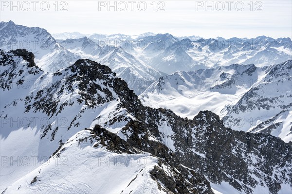 Peaks and mountains in winter, Sellraintal, Stubai Alps, Kühtai, Tyrol, Austria, Europe